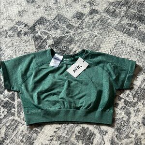 NWT AYBL Green Cropped Gym Top